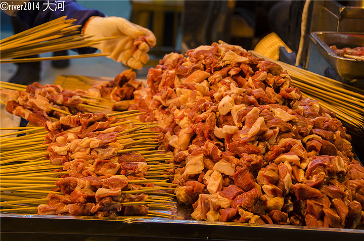 而回民街附近的景点也不少。来西安旅游,几乎