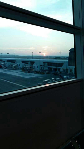 018马上就拿着行李去Check in了,吉隆坡机场的