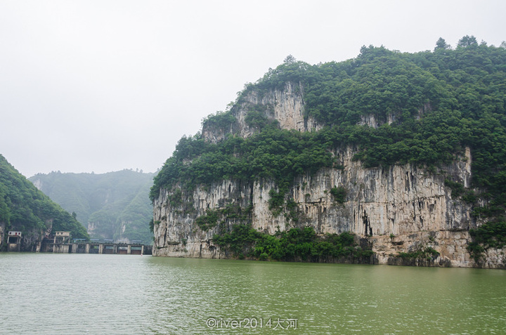 "下段清幽神往、形成天构地设山情水韵为特色的水上极乐公园。又经过了一处峡谷，风景美得如同在画中_上舞阳河"的评论图片