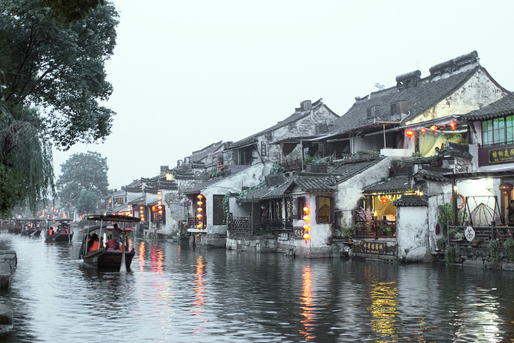 "夜晚乘游船游西塘也是不错的选择,看看夜景,体验一下江南水乡的感觉_烧香港"的评论图片