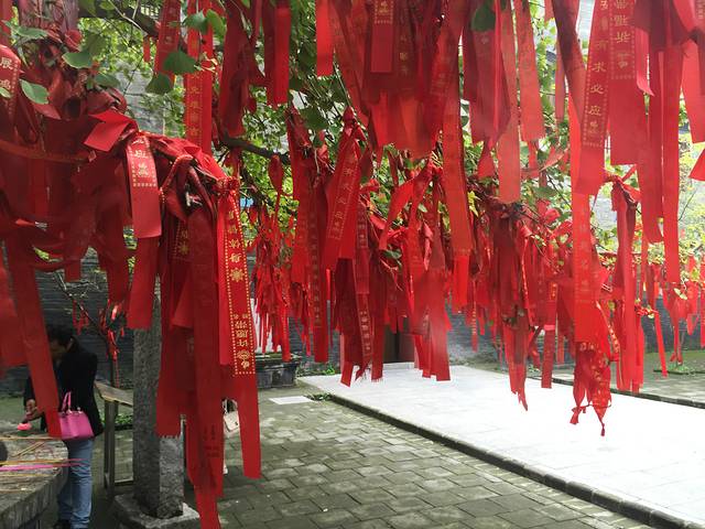 多宝佛塔话珍奇