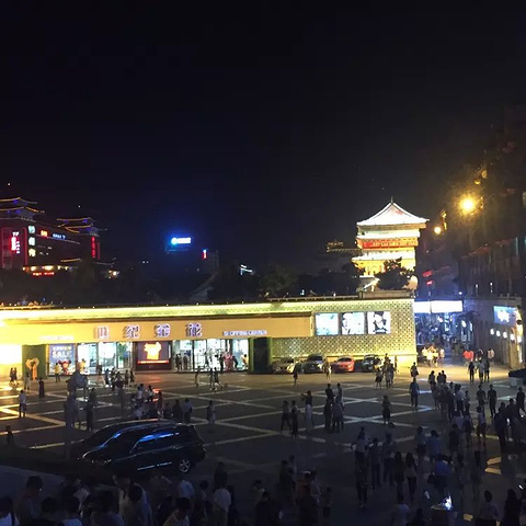 白天的钟楼,一周飘着的长风筝让我好喜欢_钟鼓楼广场"的评论图片