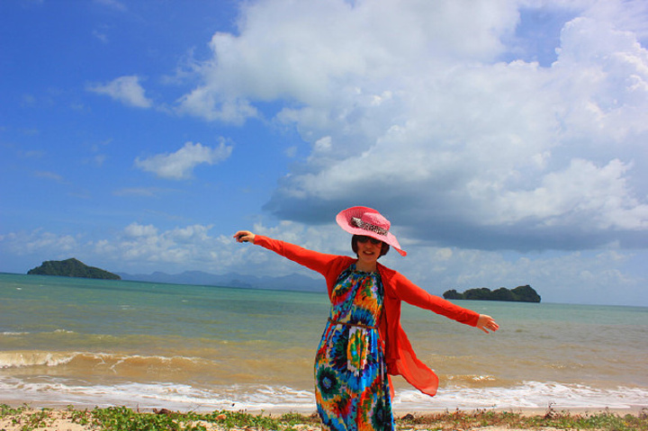 "【推荐线路】因为主要是海岛，这里可以出海看一些特色的山石，或者玩海底漫步和降落伞还是很不错的感觉_珍南海滩"的评论图片