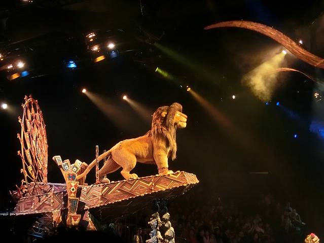 【香港迪士尼】下大雨,也不能错过烟火表演