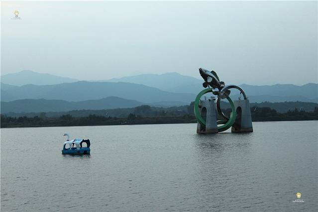 昭阳江少女铜像