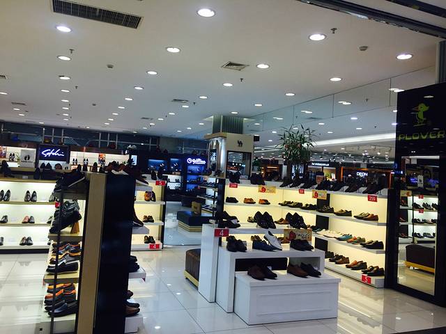 八佰伴购物广场