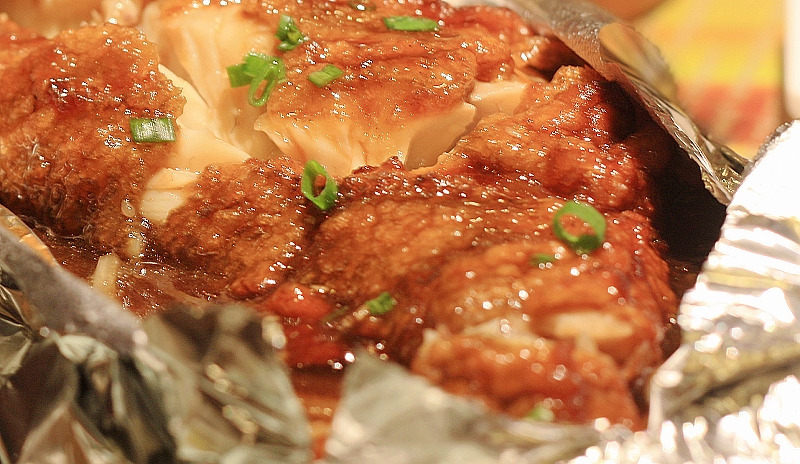 烧腊拼盘,肉有点肥,鸭子挺好吃的.皮蛋瘦肉粥,超级大份