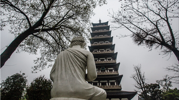 来到这里参观,灵犀塔,第五泉等几处景点令人印象深刻,后山的风光也