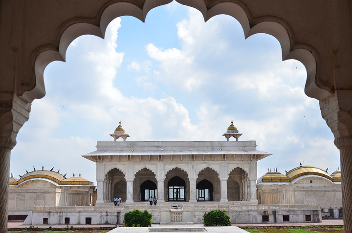 喜欢摄影的人,建议上午参观阿格拉堡,因为上午的光线