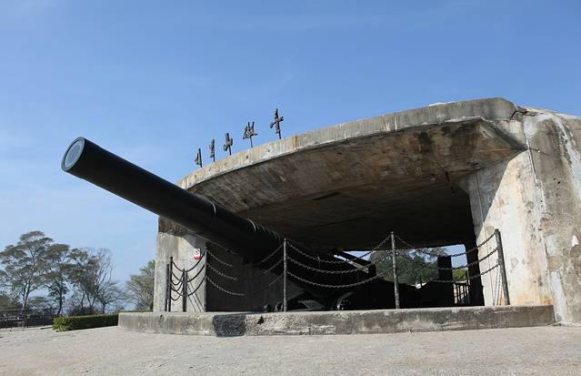 胡里山炮台与白城沙滩相邻.