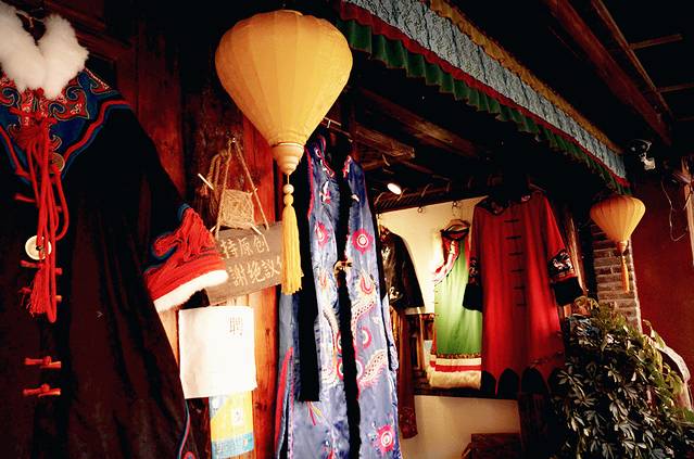 花制作原创民族风服饰