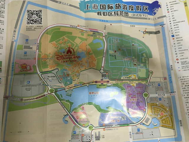 "...里最值得玩的项目是“七个小矮人矿车”(类似于过山车,宝宝超级喜欢,是他认为园子里最好玩的项目)_上海迪士尼度假区"的评论图片