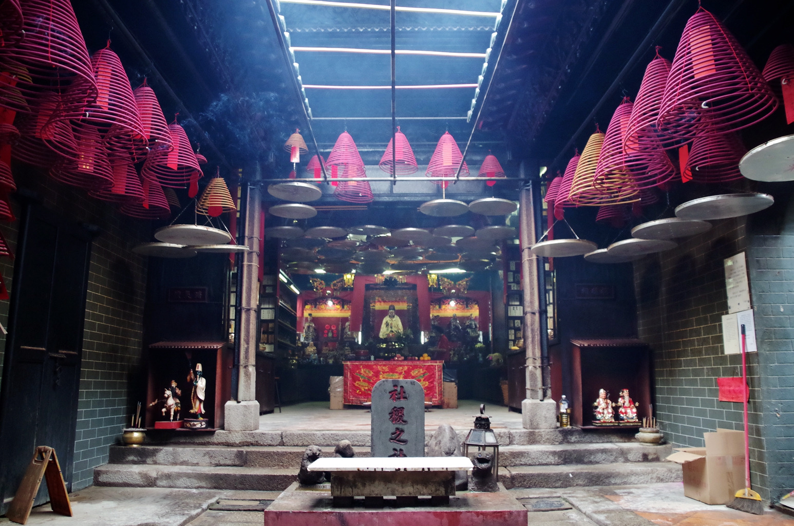 虽然是香港九龙规模最大的天后庙,但真心不大,普通游客参观15分钟足矣