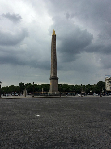 2017协和广场原名为路易十五广场,中间铸造