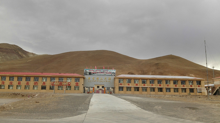 著名的唐古拉山兵站傍晚的沱沱河