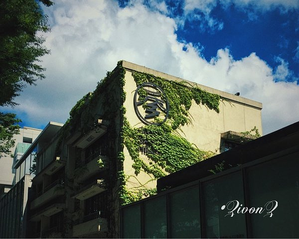 21表参道之丘 建筑物高度不超过两旁榉木行道树 步行其间 静与惬意是最大的感受 表参道 评论 去哪儿攻略