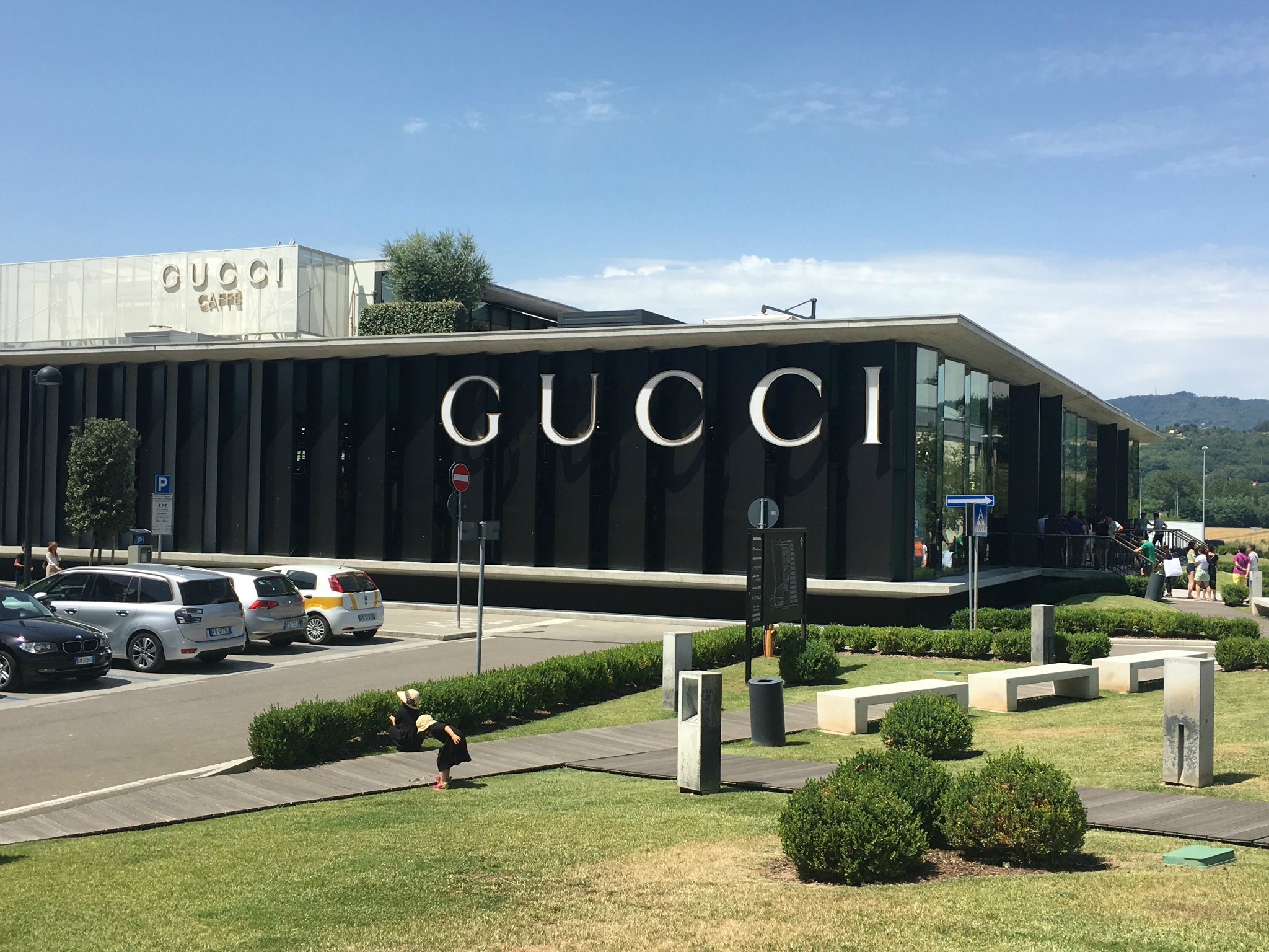 2023the mall firenze(佛罗伦萨店)购物,小孩子是最高兴的了,睡帐篷.