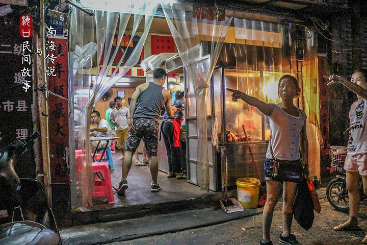 "这家店主营牛腩饭、猪脚饭等套餐，价格非常亲民，人均只有10元左右，本地食客络绎不绝_博爱南129牛腩店"的评论图片