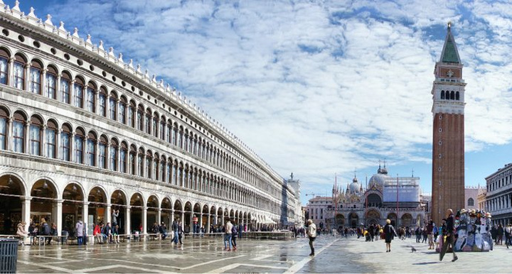 一些拱廊,这里白天永远挤满了人,到了夜晚则显得很神秘,尤其是在冬季