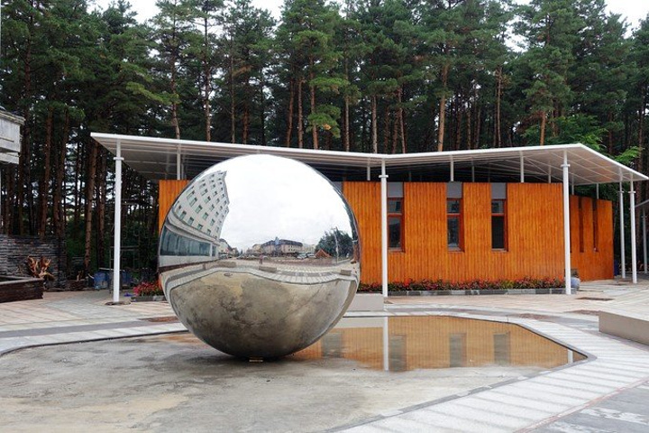 2017原安图县的二道白河镇划归长白山管委会