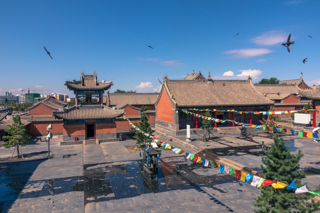佛教的寺庙,贝子庙,汉名"崇善寺",始建于清八年,历经七代活佛的经营