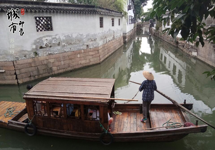 "老阿婆唱着苏州小调,轻轻摇着乌篷船,宁静而美好_平江路历史