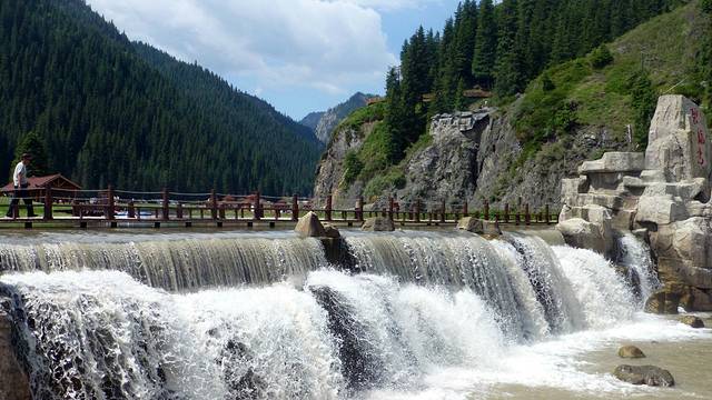 乌鲁木齐天山大峡谷