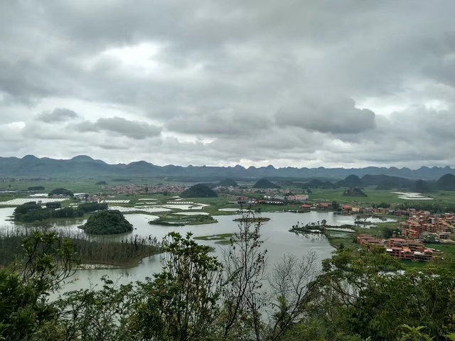 "...青龙山，在山顶可以看到普者黑和拍摄三生三世十里桃花的景点全景，非常漂亮，这个不要钱的更值得一去_普者黑湖"的评论图片