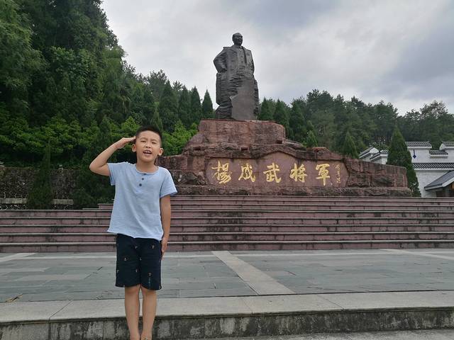 瞿秋白烈士纪念碑