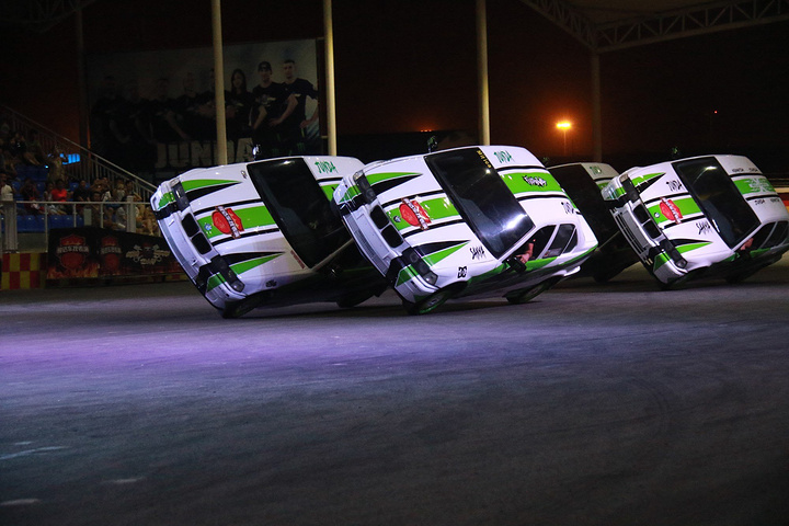 激情之夜在这速度感中收获了快感经常为全球著名影视剧指导汽车特技