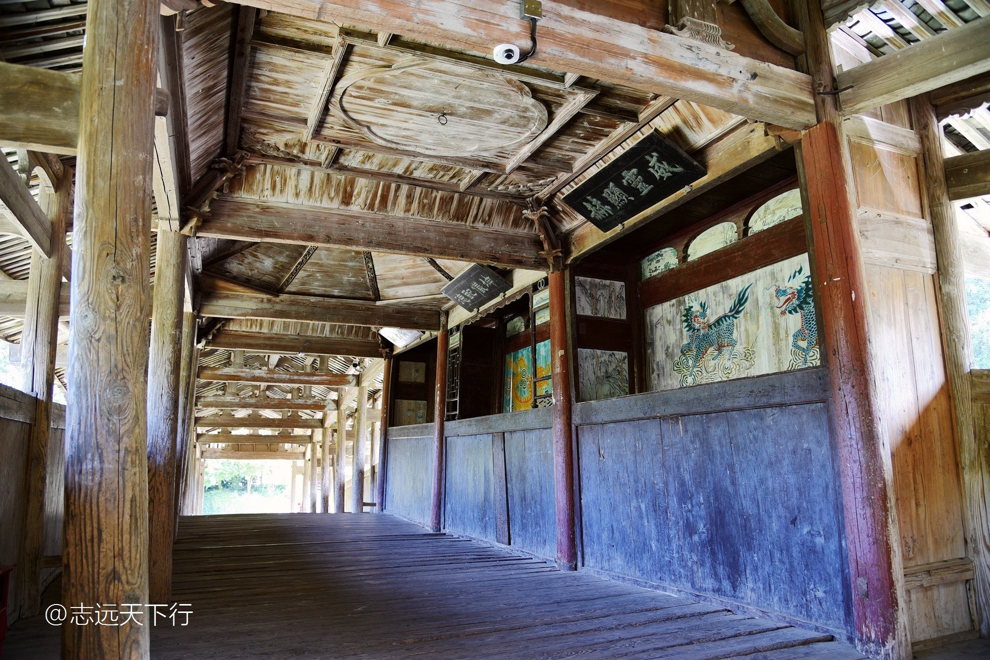 那在泗溪镇下桥村,这两座被誉为"世界最美廊桥"的北涧桥和溪东桥,则让