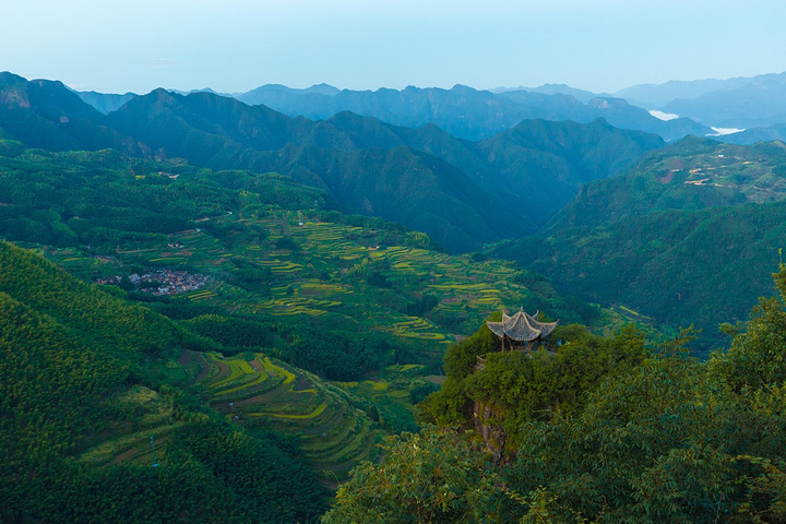 景区是aaaa级旅游区,位于遂昌县王村口镇石笋头村,距离县城约50公里