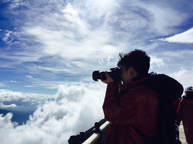 2018需带物品:大衣、防晒霜、氧气瓶、水、手