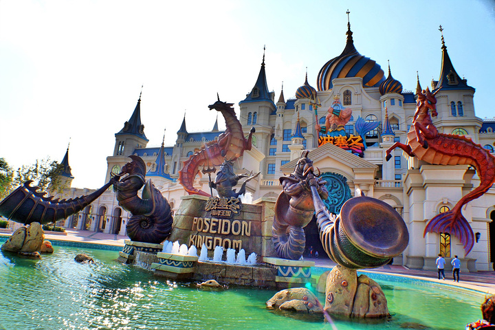哈尔滨波塞冬海洋王国位于哈尔滨避暑城投资16亿美元建设目前是世界上