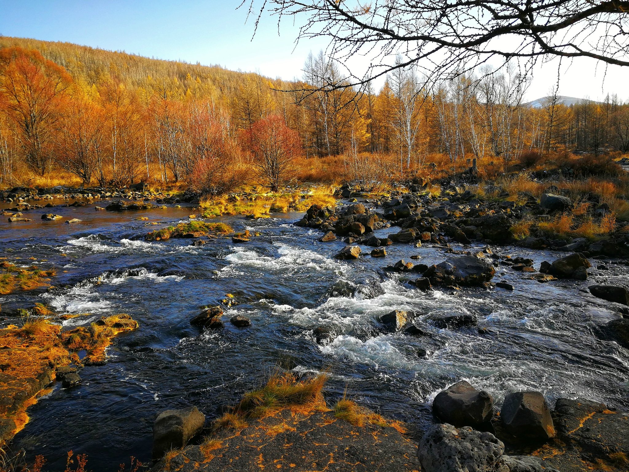 吃了午饭,然后3点出发乘景区观光车游览三潭峡,游览时间2个小时,刚好