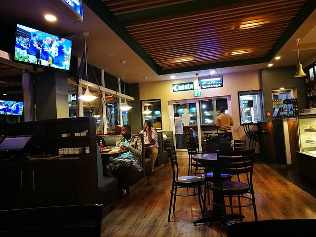 乔莫·肯雅塔国际机场