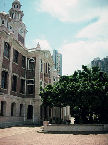 在楼的二层有个空中小花园 粤语和英语必须会