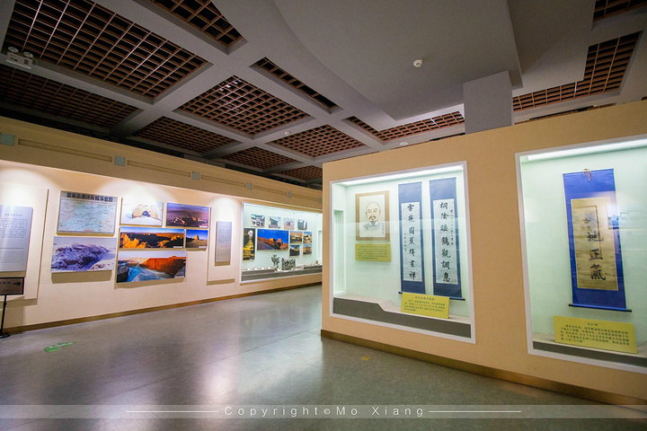 馆内还有一个的影视厅,里面还设有高清晰度投