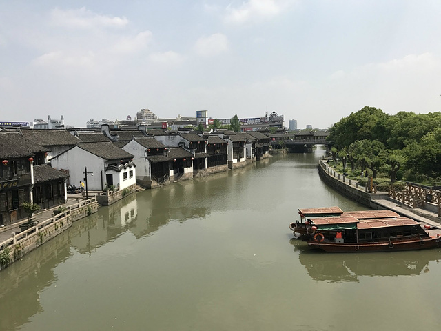 嘉兴的南湖公园,几乎是来嘉兴看到的没一个攻略里面都会提到的一个