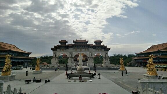 红山公园大佛寺