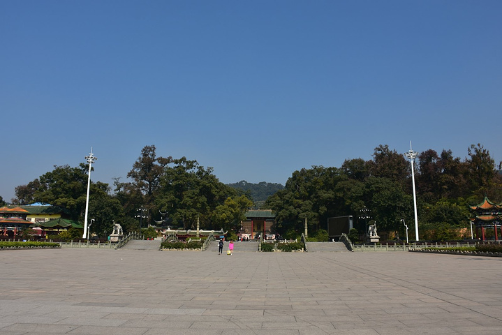 提起南华寺,绕不开的是佛教里的禅宗,说起禅宗