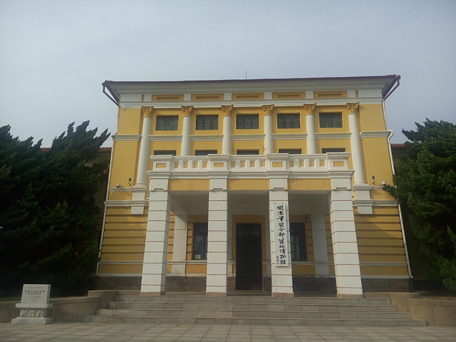 馆藏有大量辽金文物,近代历史文物,还有新疆西