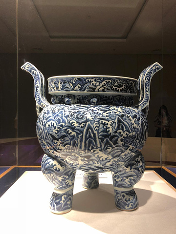 会有很多举着安静牌子的工作人员走到你身边去提醒_南京博物院&quot