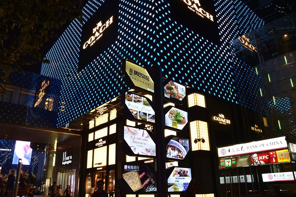 2023淮海路商业街购物,百盛购物中心淮海店定位于时.【去哪儿攻略】
