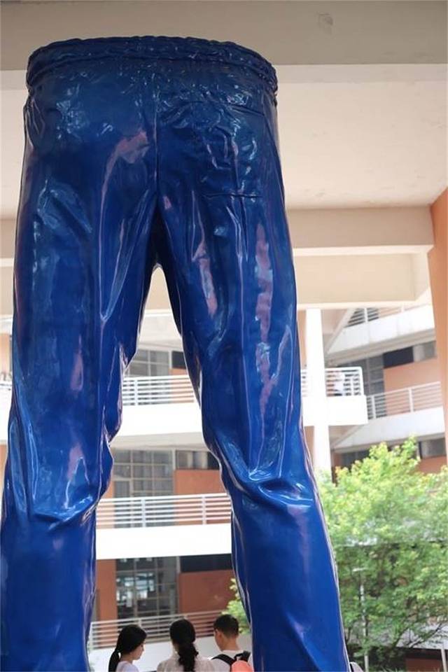 四川美术学院停车场