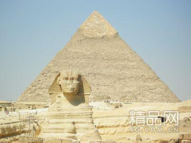 2018就在我摆各种姿势在金字塔前拍照的时候