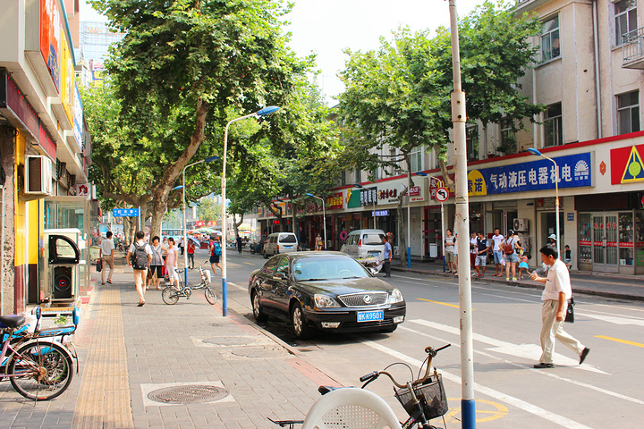 2019威海幸福门游玩攻略,幸福门下早晨的钓客,大叔一...【去哪儿攻略