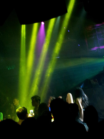 2017DJ唱英文歌柔情歌都很好听_乐巢酒吧评