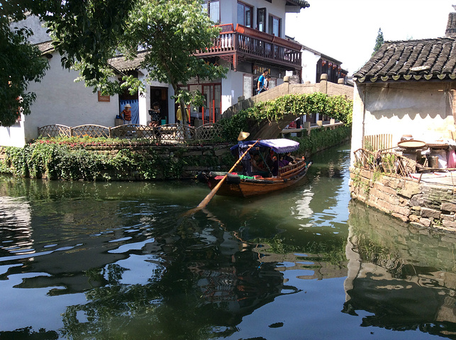 2023周庄“镇为泽国，四面环水，咫尺往来，皆须舟楫”，因而近千年来仍完整地保留着独特而古朴的江南水乡风貌_周庄-评论-去哪儿攻略