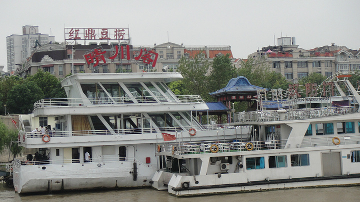 "中午在新佳丽购物广场港式茶餐厅吃的午餐，在广东两年最常去的就是茶餐厅很熟悉的味道。店家再来一份臭豆腐_江汉路步行街"的评论图片